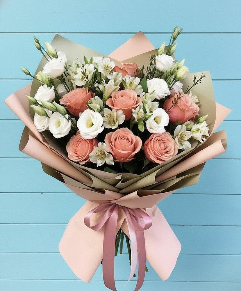Букет цветов из: Розы, Альстромерии и Лизиантусы в Донском Ставропольского края