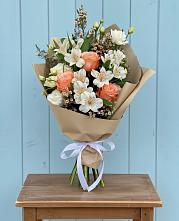 Букет цветов из:  Альстромерии, Лизиантусы, Розы и Хризантемы в Донском Ставропольского края