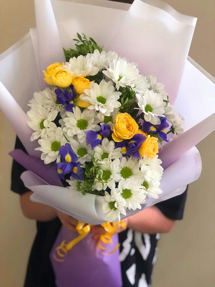Букет цветов из: Ирисы, Хризантемы и Розы в Донском Ставропольского края