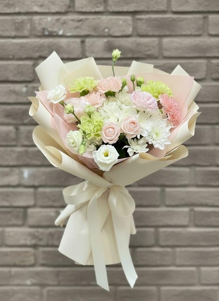 Букет цветов из: Гвоздики, Розы, Лизиантусы и Хризантемы в Донском Ставропольского края