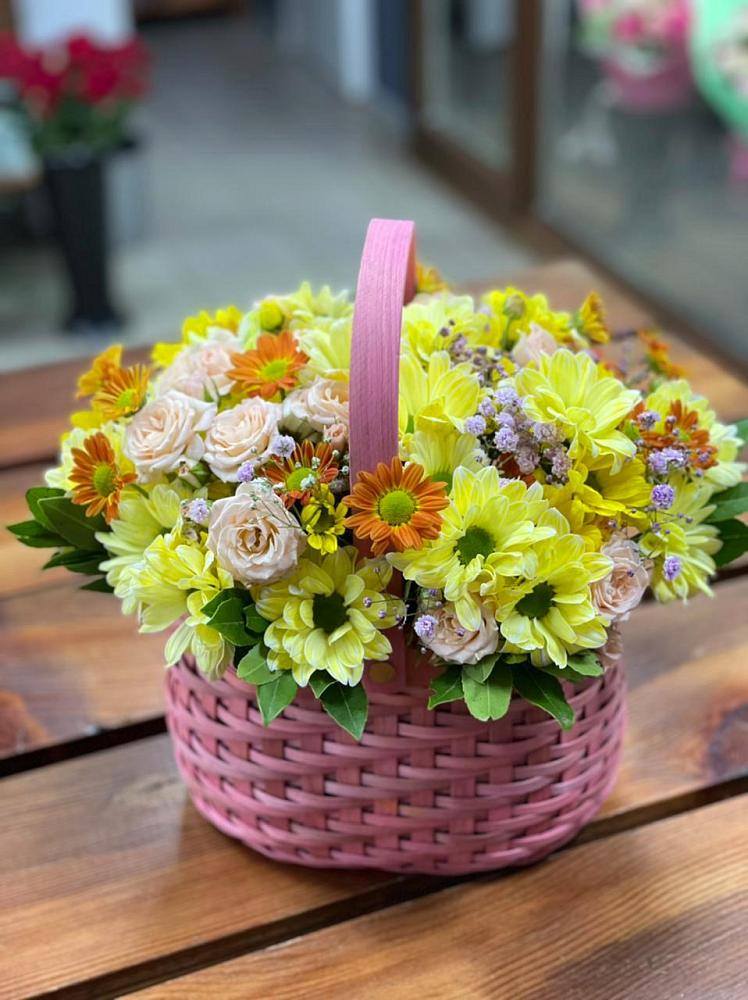 Цветочная композиция из Хризантемы и Розы в корзине в Донском Ставропольского края